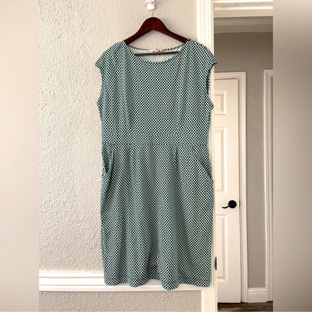 Boden Elegant white, Green & blue Patterned Dress 16 - 18R